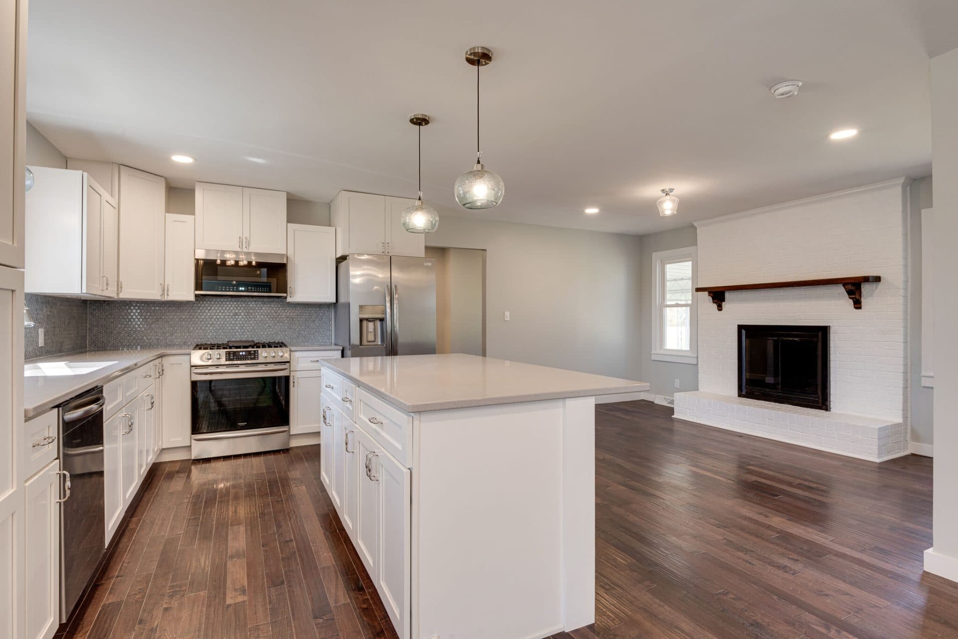 White shaker cabinet kitchen by Jessen Cabinets